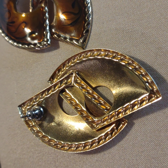 Vintage Brown Goldtone graphic earrings - Picture 3 of 4